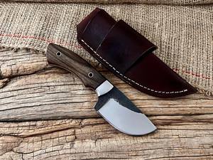 มีดสกินนิ่งแบบฟิกซ์เบลด EDC ผลิตตามสั่ง ด้ามไม้โรสวูด ปลอกหนัง OEM ฟูลแทงค์ มีดอเนกประสงค์ขนาดกะทัดรัดสำหรับตั้งแคมป์ - Product Image 3