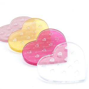 Plateau d'extension de cils irisé transparent en forme de coeur en acrylique de dernière conception avec marque privée - Product Image 1