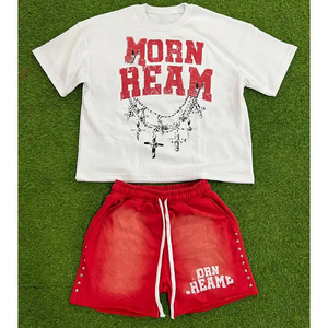 Ensemble T-shirt blanc respirant en polyester/coton et short rouge pour homme, col rond, style streetwear, tenue décontractée d'été - Product Image 1
