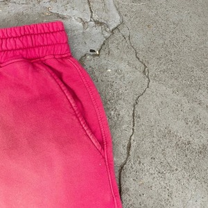 Shorts de sport personnalisés pour hommes, délavés à l'acide, de haute qualité, style vintage usé, taille mi-haute, effet soleil délavé, 100% coton peigné - Product Image 2