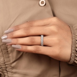 Anillo de Eternidad de Doble Hilera con 200 Diamantes Marquise Cultivados en Laboratorio, en Oro Sólido de 14K, Elegante Joyería Nupcial - Product Image 3