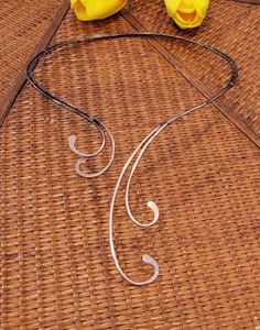 Collier en fil de cuivre fait main LUXE SPIRAL, design en spirale, motif de défilement exquis, bijoux en métal de luxe - Product Image 3