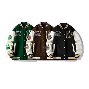 แจ็คเก็ตวาร์ซิตี้ผู้ชายแบบ OEM สั่งทำพิเศษ ระบายอากาศได้ดี กันน้ำ ผลิตจากโพลีเอสเตอร์ ทนทาน ตกแต่งด้วยหนังและกระดุมขนสัตว์ มีไซส์พลัส สำหรับฤดูหนาว ลายพิมพ์ - Product Image 3