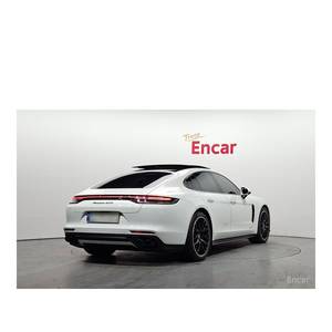 Porsche Panamera 4.0 GTS 2023 avec volant à gauche, sièges en cuir, caméra de recul, seulement 22 739 km parcourus - Product Image 2