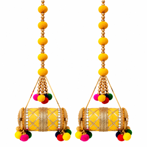 Décorations suspendues artisanales en pompons Dholki pour mariage, Mehendi, fête festive, décoration intérieure et événements indiens - Product Image 1