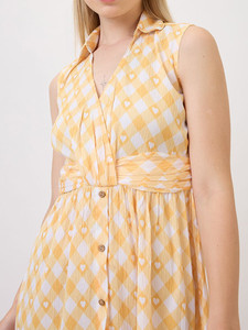 Venta al por mayor: Vestido formal amarillo con estampado floral, cuello, sin mangas, largo midi, bajo acampanado, de georgette, lavable, natural. - Product Image 4