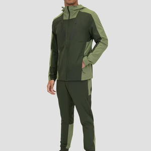 Chándal unisex verde con bloques de color, impermeable, 2 en 1, con cremallera completa, deportivo, transpirable, 100% nailon, para otoño, con detalles laterales. - Product Image 1