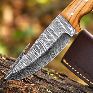 Cuchillo de desollar Black Smith 1987 hecho a mano, de acero de Damasco de grado industrial, con mango de madera, incrustaciones de turquesa y funda de cuero. - Product Image 4