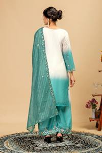 Conjunto de Dos Piezas Salwar Kameez Tradicional Bordado Anarkali con Dupatta Verde de Tela de Red para Bodas Indias, Fiestas y Graduaciones - Product Image 3
