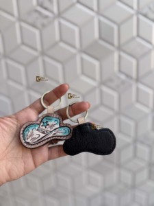 Últimos Llaveros de Cuero con Diseño Artesanal, Color Turquesa, Forma Irregular, Pendientes de Llavero, Gran Venta, Llaveros Ligeros - Product Image 1