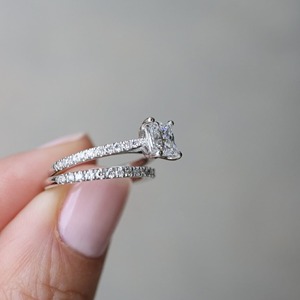 Bague de fiançailles en diamant de laboratoire taille princesse 1,25 carat, ensemble de bagues solitaires carrées avec alliance éternité 3/4 assortie - Product Image 4