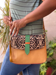 Sac à main en cuir véritable sac à bandoulière multicolore de style attrayant sac à main en cuir recyclé imprimé animal - Product Image 3