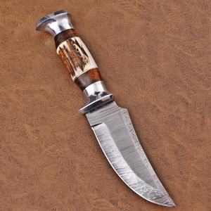 Couteau de chasse à lame fixe en acier Damas, avec manche ergonomique en acier forgé à la main et emballage personnalisé pour la vente en gros - Product Image 2