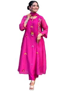 Attrayant magnifique broderie Rani couleur Chanderi tissu de soie Styles légers une couleur ethnique porter Kurti pour une tenue de fête - Product Image 1