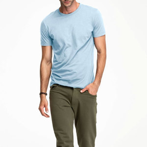 T-shirt à manches courtes bleu clair pour homme, coupe ajustée, col rond, tissu jersey respirant, style décontracté, couleur unie, 100% coton - Product Image 2