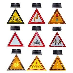 Panneau d'avertissement de route réfléchissant à LED de sécurité avec triangle lumineux clignotant panneaux de signalisation solaire pour piétons