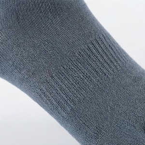 Chaussettes ras du cou pour hommes, couleur unie, tricotées, 5 doigts, respirantes, en coton, pour l'automne, usage quotidien, style classique - Product Image 5