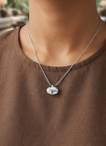 Collar de Oro con Moissanita Ovalada de Estilo Oriental-Sicaténico, Sencillo y Moderno, en Plata de Ley 925, Joyería Cristiana para Compromiso Nupcial - Product Image 4