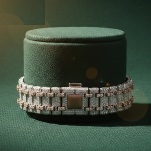 Reloj de Plata con Diamantes para Mujer, Diseño Ligero y Ajuste Cómodo para Uso Diario, Disponible para Venta al Por Mayor - Product Image 4