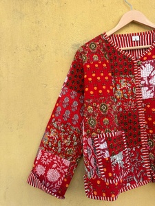 Veste en coton matelassée patchwork la plus vendue, col en V, boutonnée sur le devant, manteau court d'hiver, style bohème classique pour femme - Product Image 3