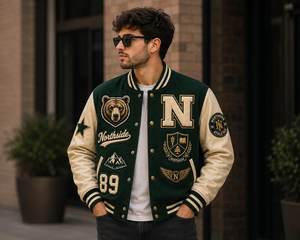 Blouson universitaire homme 2026 vert crème avec patch ours brodé, style preppy, coupe droite, col rabattu, collection automne - Product Image 3