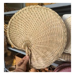 Éventail en feuilles de palmier naturelles, produit au Vietnam, pour la décoration d'événements, souvenirs, vente en gros et marchés internationaux - Product Image 4
