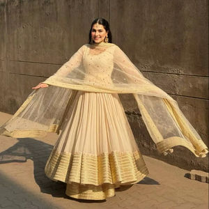 ชุดสูทผ้าจอร์เจตต์ TOP PLAZZO DUPATTA ประดับด้วยงานปักดิ้นซารีและดิ้นลายเส้นขนาด 3 มม. - Product Image 1