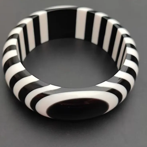 Brazalete de Resina Transparente Elegante y Ecológico, Pintado a Mano, Modelo Moderno, Accesorio de Joyería Coreana para Mujer - Product Image 3