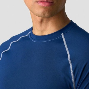 Camiseta Deportiva de Manga Corta para Hombre, Negra, Tejida, de Secado Rápido, Corte Ajustado, Antiarrugas, con Logotipo Estampado en la Parte Delantera - Product Image 3