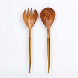 Ensemble de service à salade en bois à long manche en laiton doré et rond fabriqué en bois naturel de couleur naturelle Serveur à soupe - Product Image 1