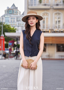 เสื้อกั๊กสูทสตรีทรงเข้ารูป คอวี แต่งระบายด้านหลัง ลายทางสีกรมท่า สไตล์โมเดิร์น ผ้าวอร์สเตด ติดกระดุม เหมาะสำหรับใส่ทำงานหรือลำลอง สามารถสั่งตัดได้ - Product Image 4