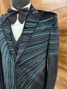 Traje de esmoquin negro de diseñador para hombre con bordados – Blazer hecho a mano con patrón de lentejuelas para bodas, fiestas y graduaciones, con chaleco y pantalones - Product Image 5