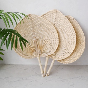 Vente en gros de mini-ventilateurs, meilleur prix, ventilateurs à main écologiques, portables, en bambou tressé. - Product Image 1