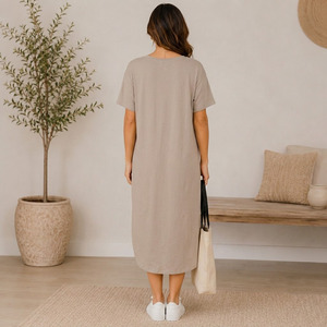 Robe T-shirt de maternité asymétrique avec poches, col rond, coupe ample, longueur mi-mollet, en coton respirant, idéale pour l'été - Product Image 3