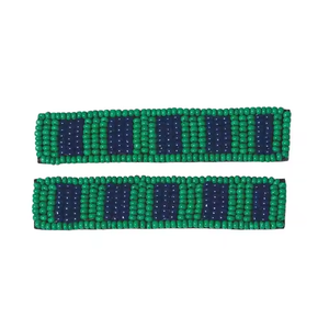Pince à cheveux brodée à la main avec perles, accessoires de coiffure en perles de verre multiples, design indien, pince à cheveux faite à la main - Product Image 1