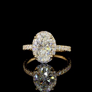 Anillo de Compromiso Romántico con Diamante Cultivado en Laboratorio de Corte Ovalado de 2.5 CT, Certificado por IGI, Oro Amarillo con Halo Pavé, Anillo de Boda para Mujer - Product Image 1