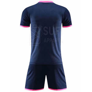 ชุดยูนิฟอร์มฟุตบอลที่ทนทาน ผลิตจากผ้าระบายอากาศแห้งเร็ว ดีไซน์แขนสั้นเพื่อความสบายที่เพิ่มขึ้น ซึมซับเหงื่อได้ดีระหว่างการแข่งขัน - Product Image 3