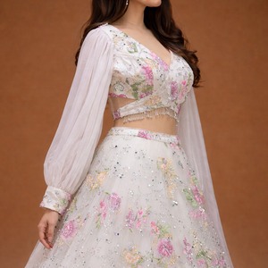 Lehenga Choli de Diseño con Apliques Blancos en Tela de Red |   Bordado Floral con Lentejuelas |   Vestido de Novia Tradicional de Lujo, Largo hasta el Suelo - Product Image 2