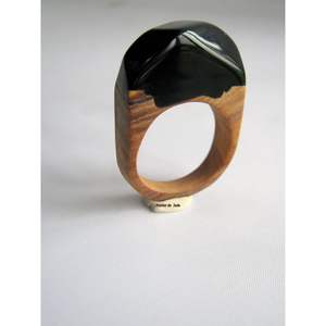 Bague en bois naturel et résine pour usage quotidien, artisanat en résine fait à la main - Product Image 1