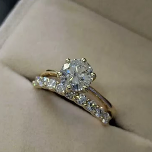 Anillo de Boda Vintage de Plata de Ley con Moissanita de Corte Redondo de 3.00 Ct, Chapado en Oro - Product Image 1