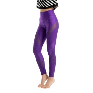 Leggings de pole dance para mujer, hechos con tela elástica, ajuste seguro y comodidad transpirable para entrenamiento y flexibilidad. - Product Image 5