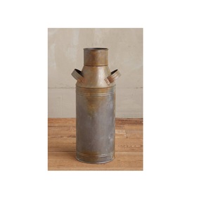 Jarrón de Metal con Acabado Antiguo al por Mayor - Contenedor Decorativo de Hierro Galvanizado Duradero - Jarrón para Centro de Mesa Estilo Rústico - Product Image 1