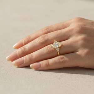 Anillo de Diamantes con Corte Marquise de 2.02CT, Diseño Floral, Cultivado en Laboratorio, Oro Sólido de 14K, Regalo para Ella, para Bodas y Fiestas - Product Image 4