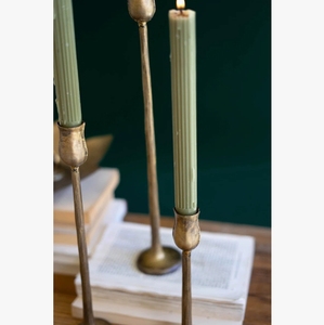Support de bougie conique en métal doré texturé rustique, fait main, écologique, fin et élancé, pour centre de table de mariage et décoration intérieure, vente en gros - Product Image 1