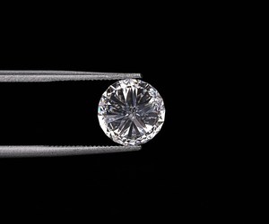 OM GEMS Diamante Suelto Certificado IGI de 3.0 Quilates, Corte Brillante, Cultivado en Laboratorio, Claridad VVS2, Color E, Lugar de Origen, para Joyería - Product Image 2