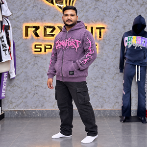 Sweat-shirt à capuche unisexe personnalisé en molleton délavé avec fermeture éclair, style streetwear décontracté, avec appliqué sur la manche, détails et design personnalisés - Product Image 3