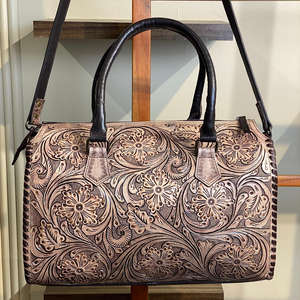 Sacs de voyage en cuir usinés à la main sur mesure pour sac de week-end décontracté en cuir véritable extérieur avec motif floral et carte - Product Image 5