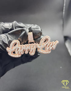 จี้เพชรโมอิสซาไนต์แบบ Iced Out สลักชื่อ สร้อยคอฮิปฮอปสีโรสโกลด์ ของขวัญเครื่องประดับแบบสั่งทำพิเศษ - Product Image 3
