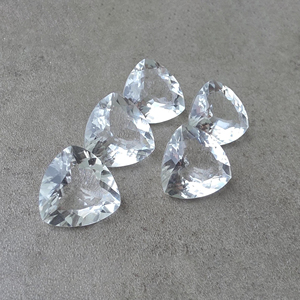 คริสตัลควอตซ์ธรรมชาติทรงสามเหลี่ยมเจียระไนแบบเหลี่ยมเพชรพลอย  ขายส่งทุกขนาด - Product Image 4