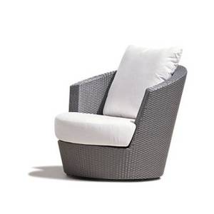 Sofá contemporáneo de ratán para exteriores de una plaza con cojín blanco. Muebles de Jardín Impermeables y Sillón de Patio Resistente a la Intemperie - Product Image 1